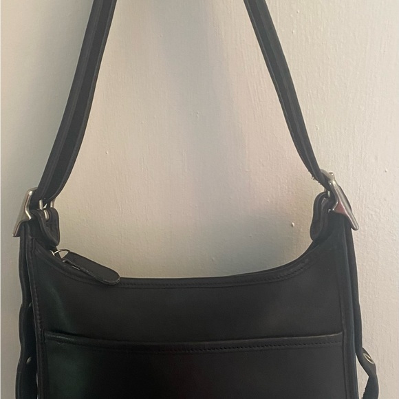 Coach 9966 Black Legacy Zip
Made in Costa Rica! - Picture 2 of 6